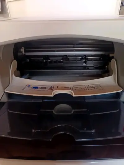 Impresora HP Deskjet F380 All-in-One - miniatura 5