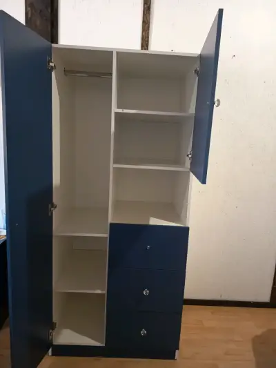 Armario azul con puertas y cajones - miniatura 2