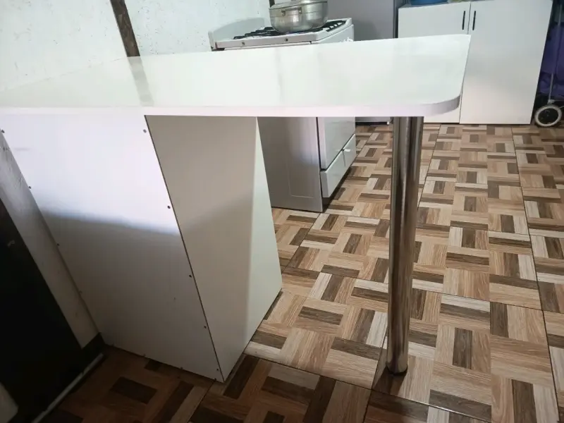 Armario azul con puertas y cajones - 3
