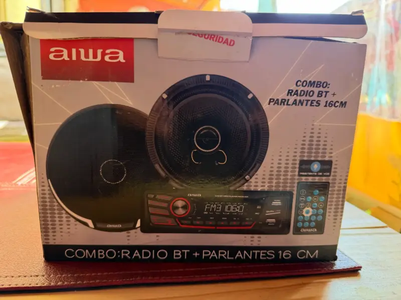 Set estéreo para auto Aiwa con parlantes 6.5" - 4