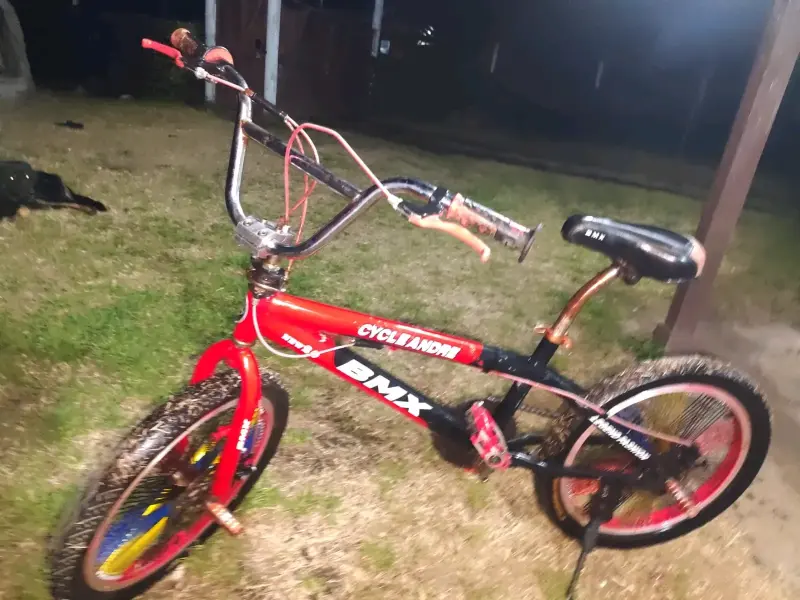 Bicicleta BMX Cyclandra roja para acrobacias - 1