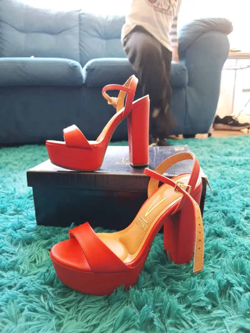 Sandalias de tacón alto rojas elegantes - 3