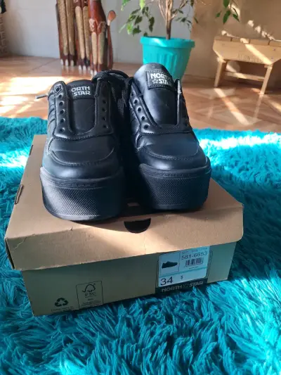 Zapatillas negras North Star talla 34 - miniatura 1