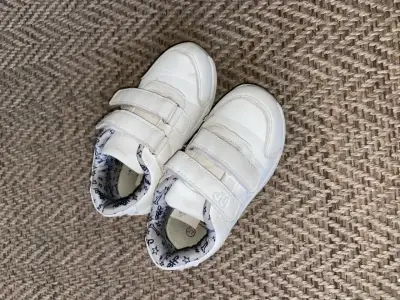 Zapatillas blancas de velcro para niños - miniatura 1
