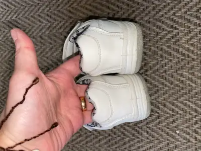 Zapatillas blancas de velcro para niños - miniatura 2