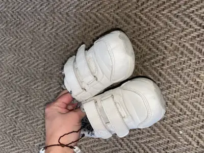 Zapatillas blancas de velcro para niños - miniatura 5