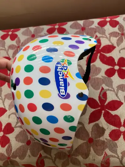 Casco infantil con diseño de lunares - miniatura 2