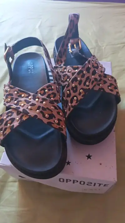 Sandalias Opposite con estampado animal print - miniatura 1