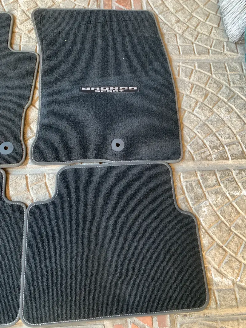 Alfombras para auto Bronco Sport negras - 2