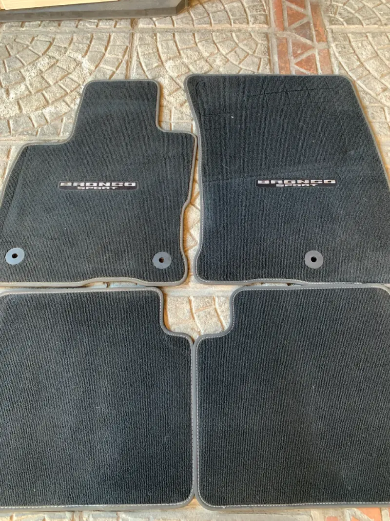 Alfombras para auto Bronco Sport negras - 3