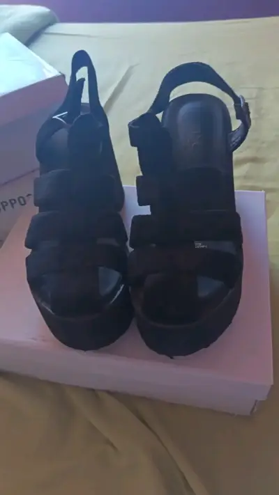 Sandalias negras de plataforma elegantes - miniatura 1