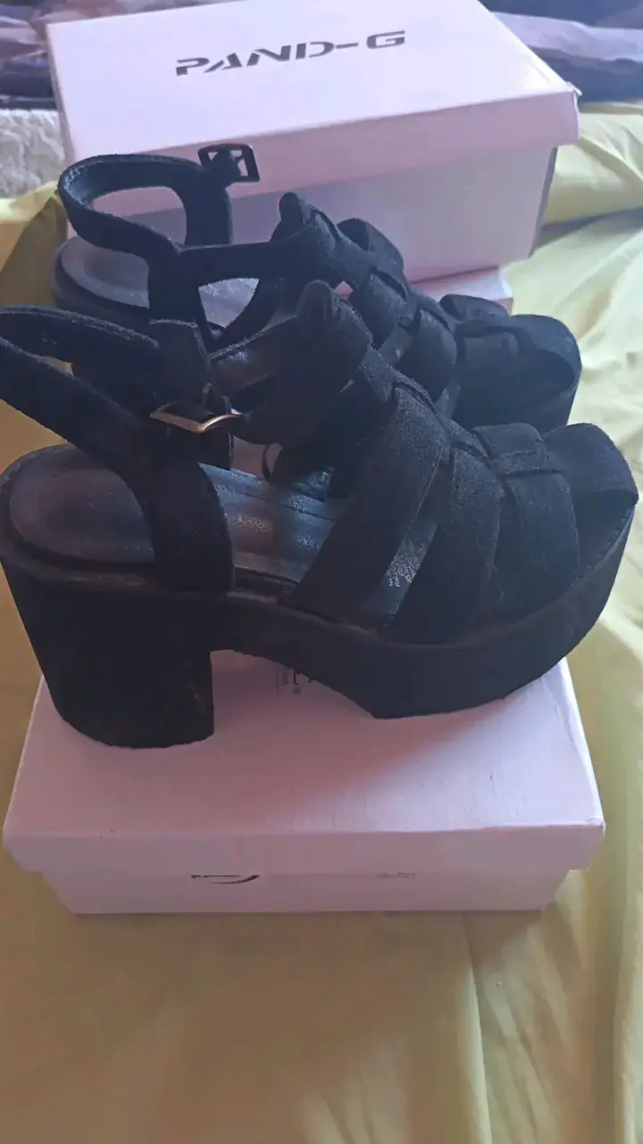 Sandalias negras de plataforma elegantes - 2