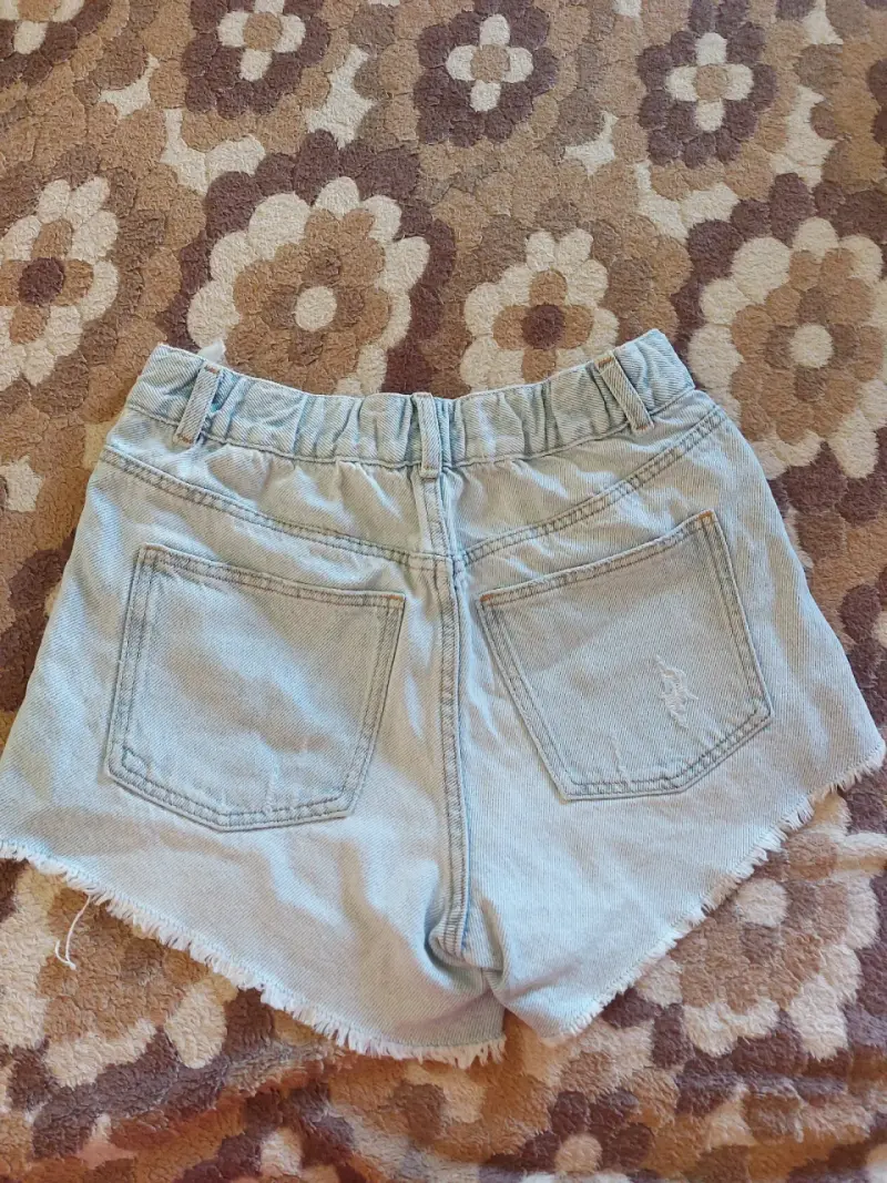 Shorts de mezclilla desgastados para mujer - 2