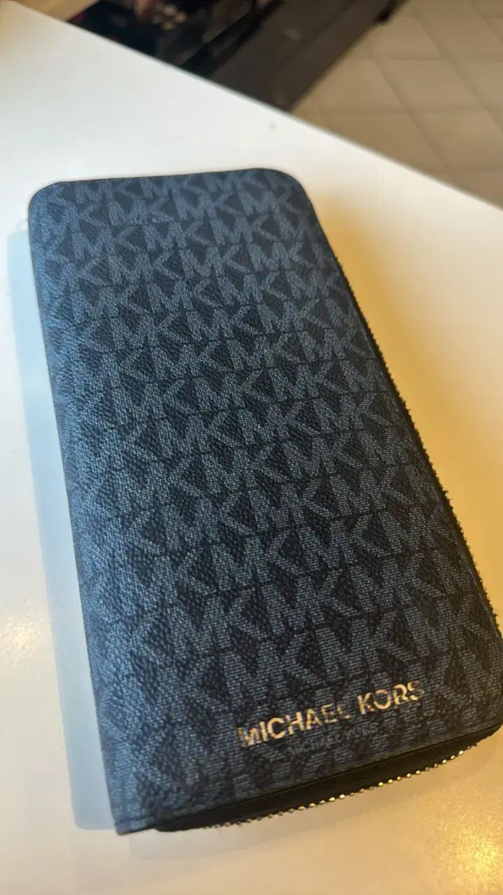 Billetera Michael Kors negra con logo hombre - 1