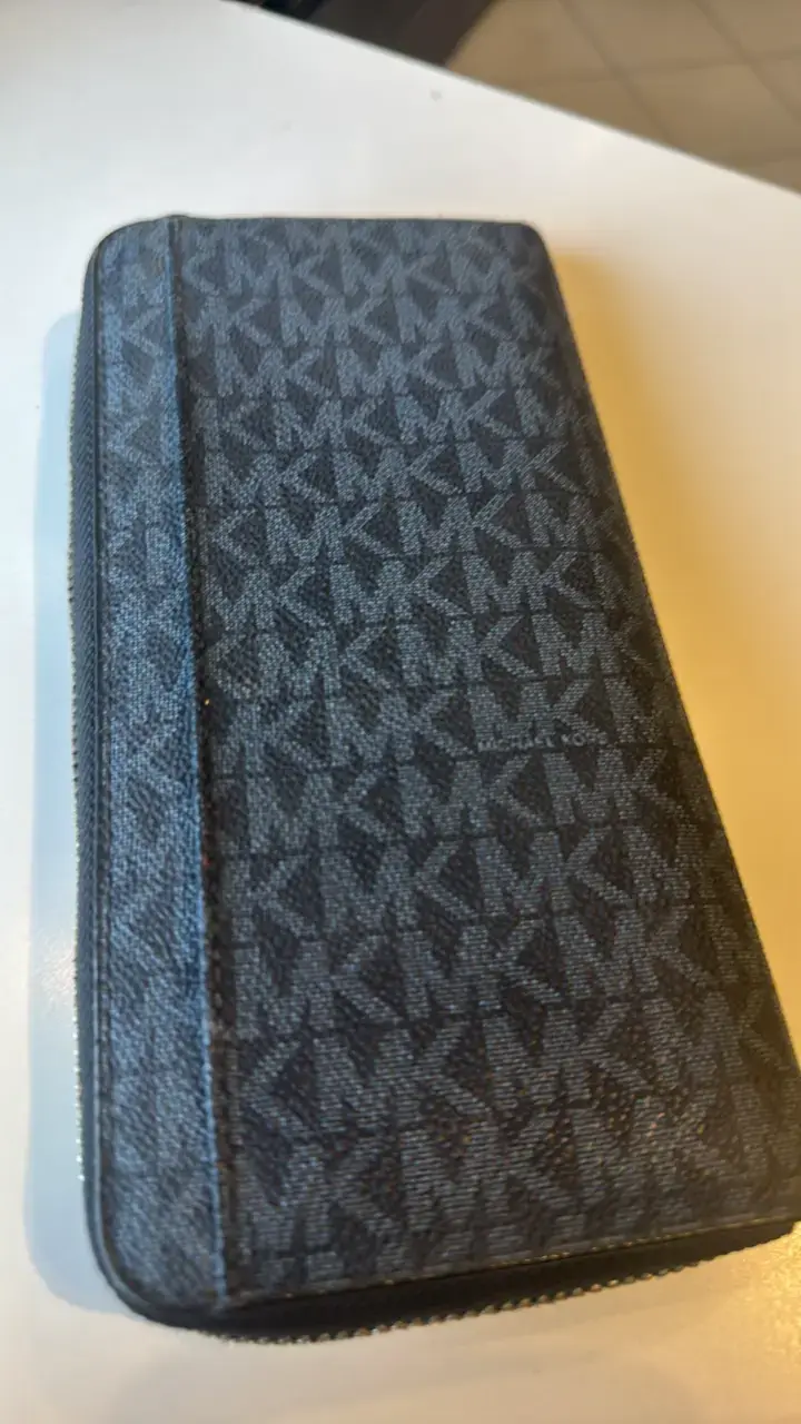 Billetera Michael Kors negra con logo hombre - 2