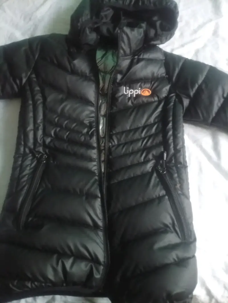 Chaqueta acolchada negra con capucha - 2