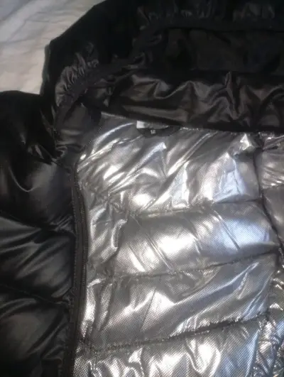 Chaqueta acolchada negra con capucha - miniatura 5