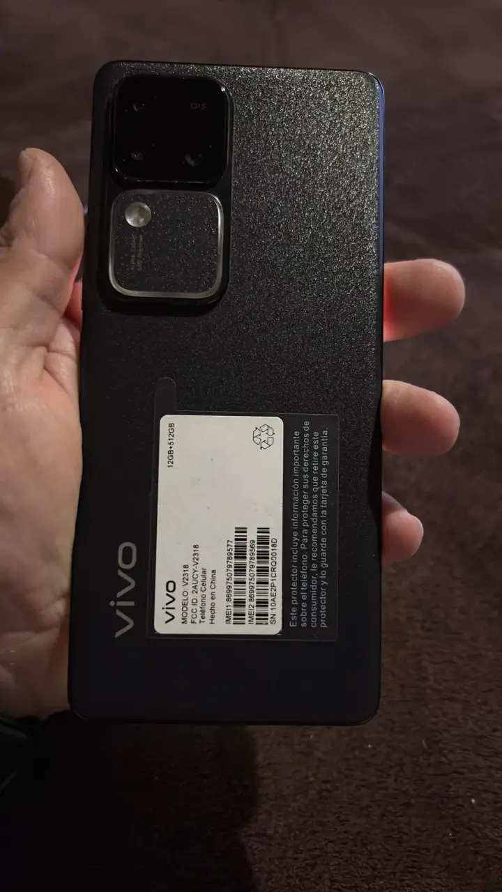Vivo V30 - 3