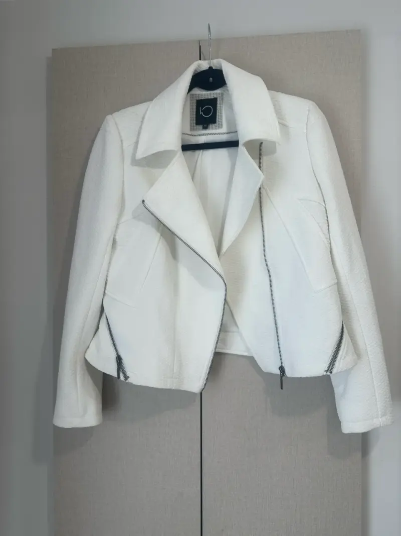 Chaqueta blanca marca iO - 1