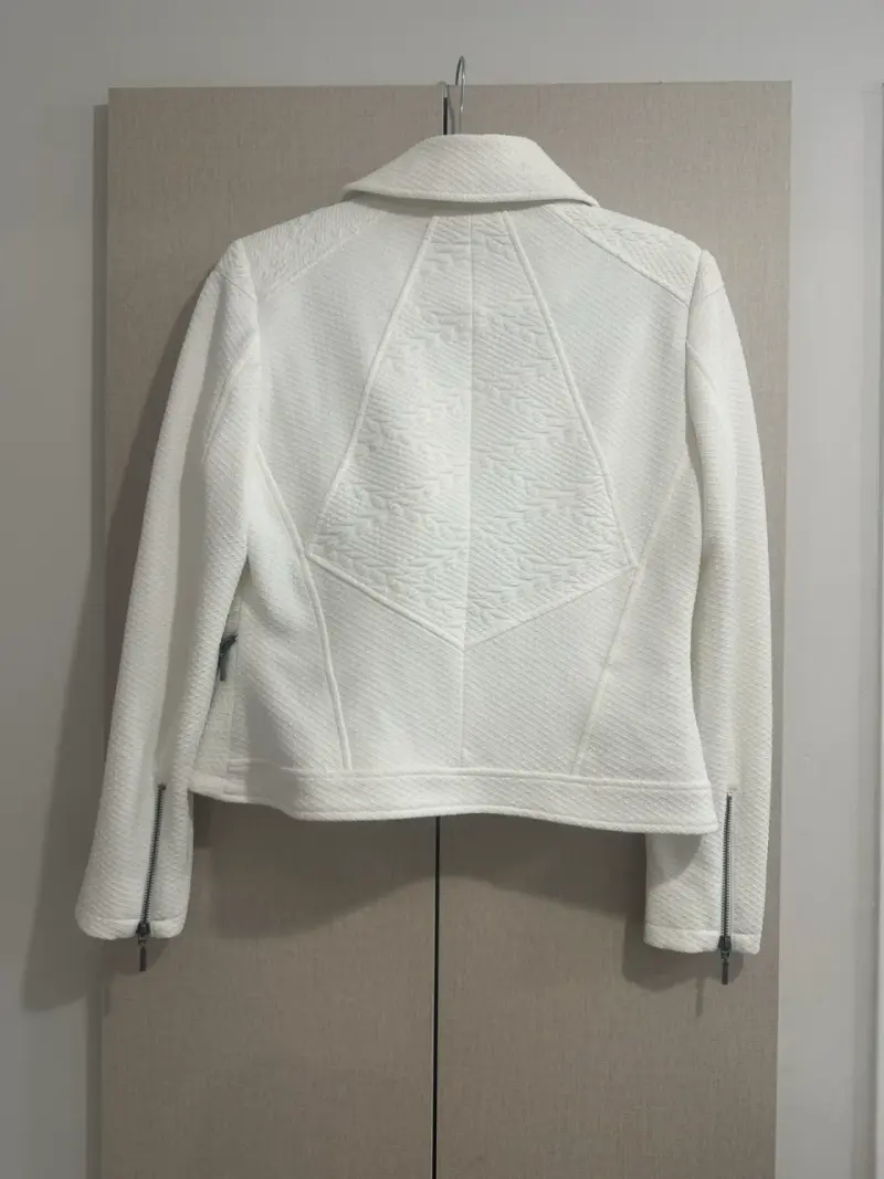 Chaqueta blanca marca iO - 2