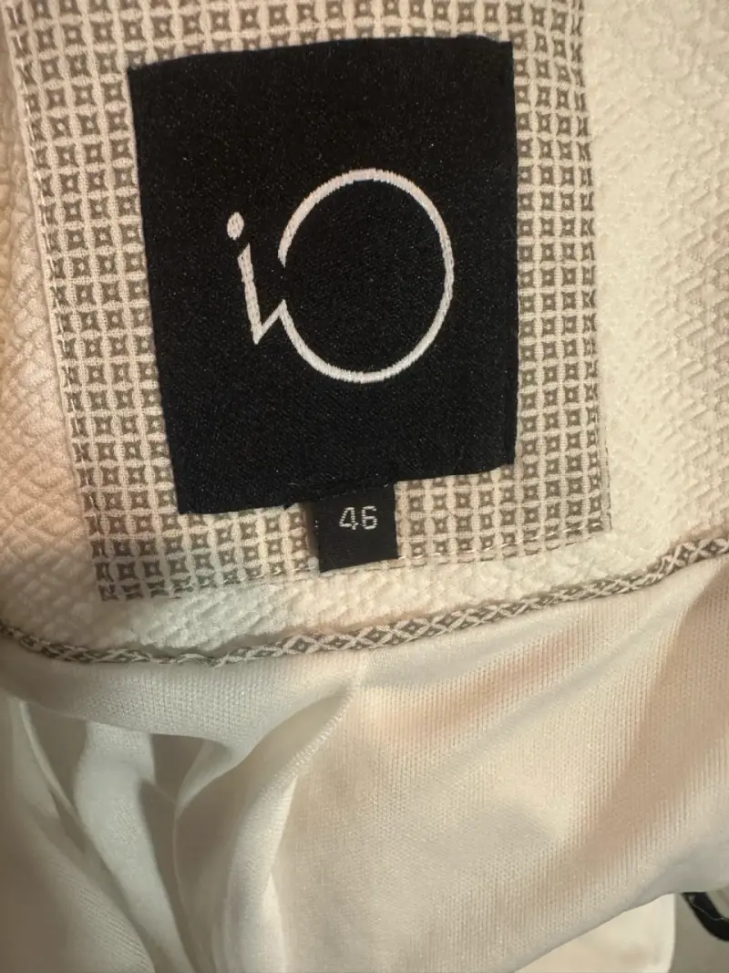 Chaqueta blanca marca iO - 3