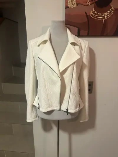 Chaqueta blanca marca iO - miniatura 4