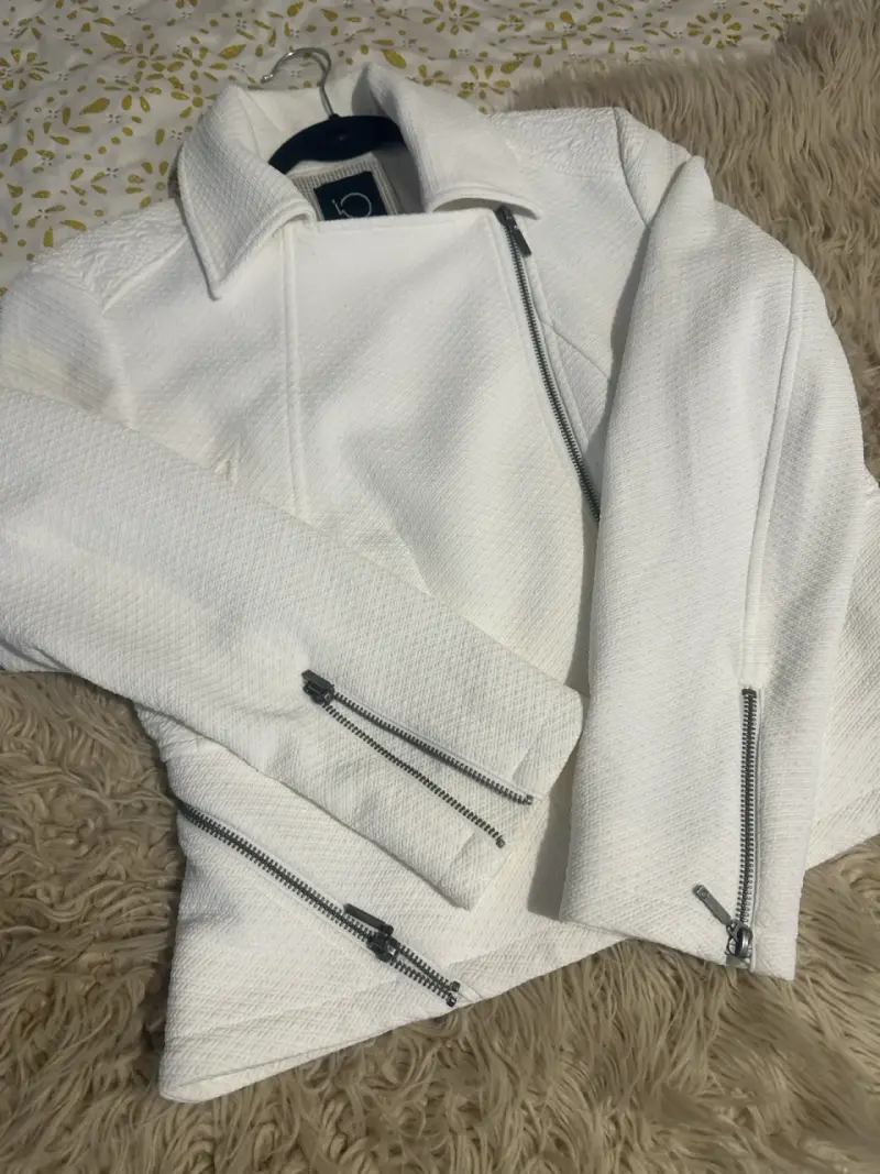 Chaqueta blanca marca iO - 6