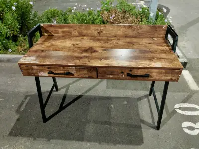 Escritorio de madera rústica con cajones - miniatura 3