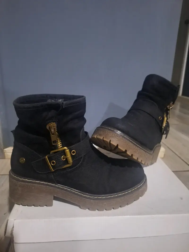 Botines negros con hebillas - 2