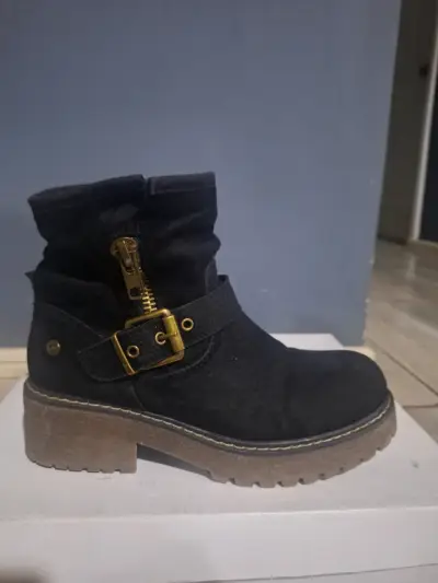 Botines negros con hebillas - miniatura 3