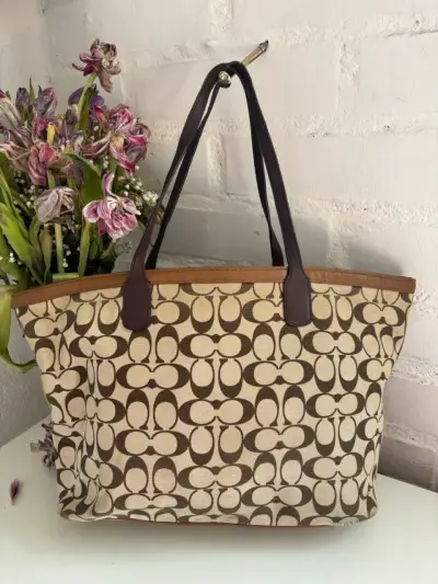 Bolso tote Coach estampado clásico - miniatura 1