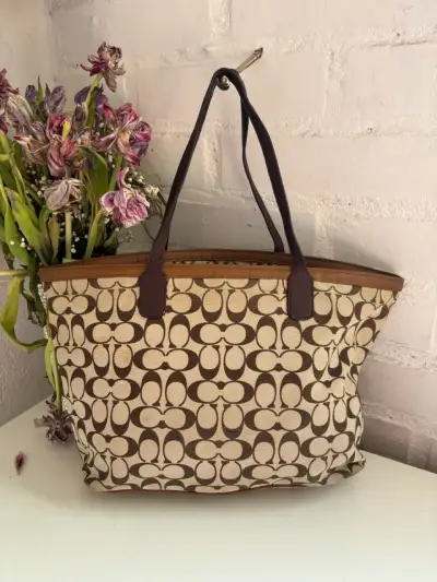 Bolso tote Coach estampado clásico - miniatura 2