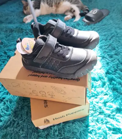 Zapatos escolares Hush Puppies negros talla 30 - miniatura 2