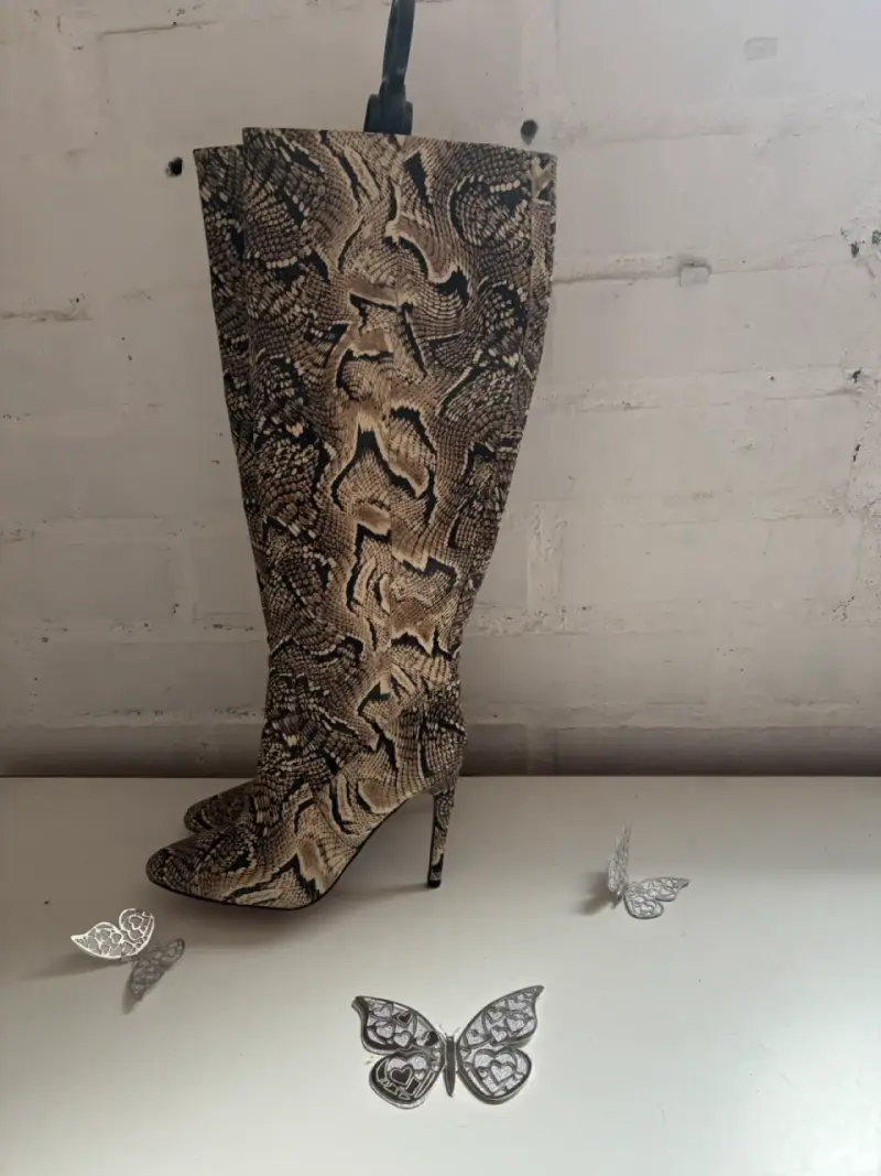 Botas Vince Camuto con estampado de serpiente - 2