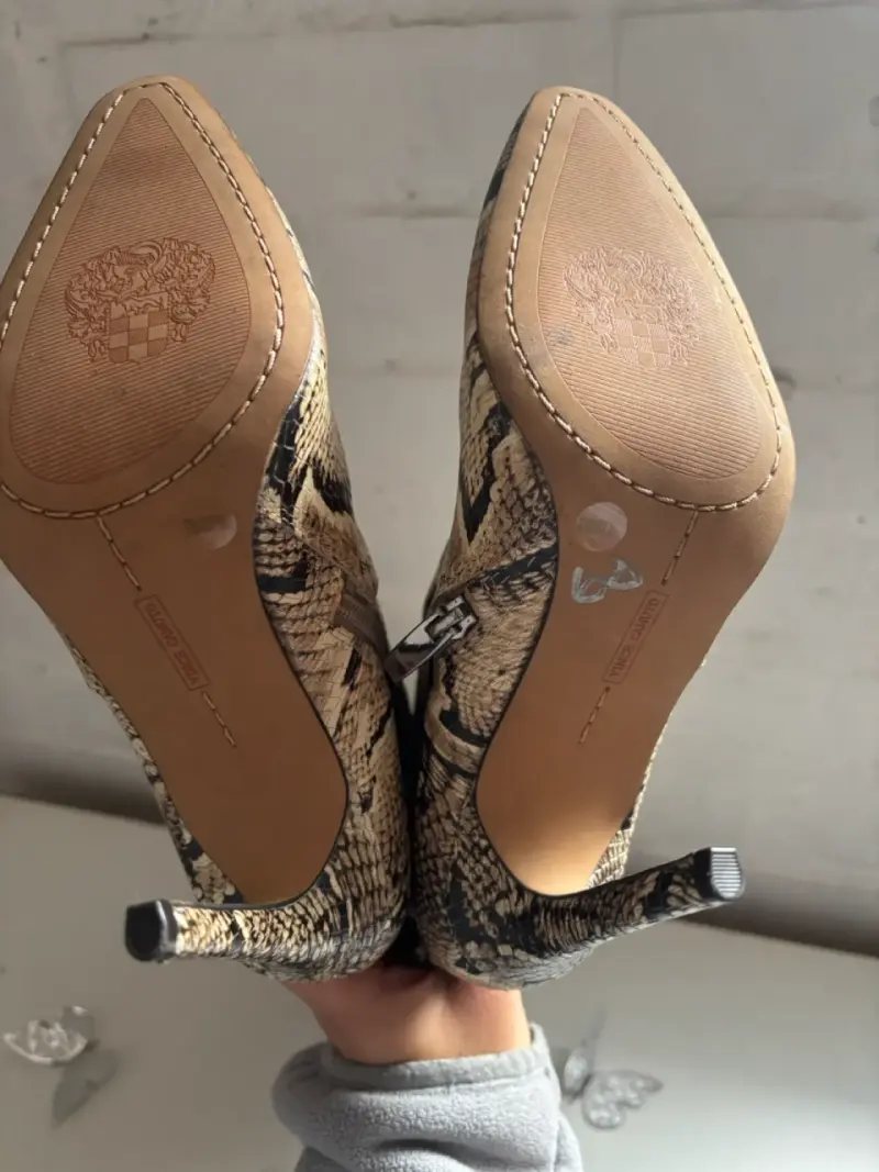 Botas Vince Camuto con estampado de serpiente - 4