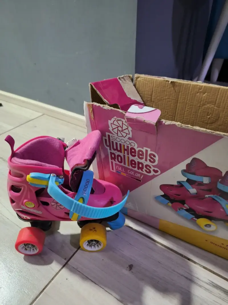 Patines infantiles rosados con ruedas de colores - 2