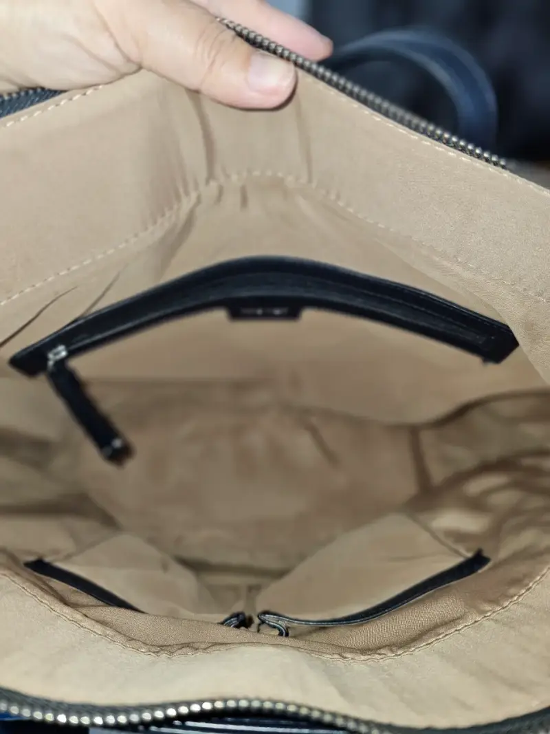 Cartera nine west con detalles metálicos - 3