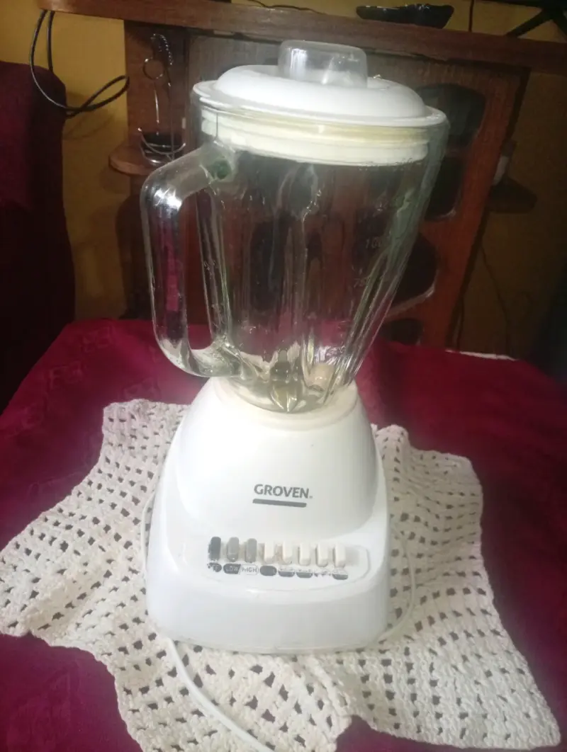 Licuadora Groven de vidrio blanca