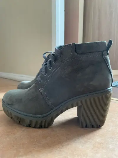 Botines de cuero gris con tacón grueso - miniatura 2