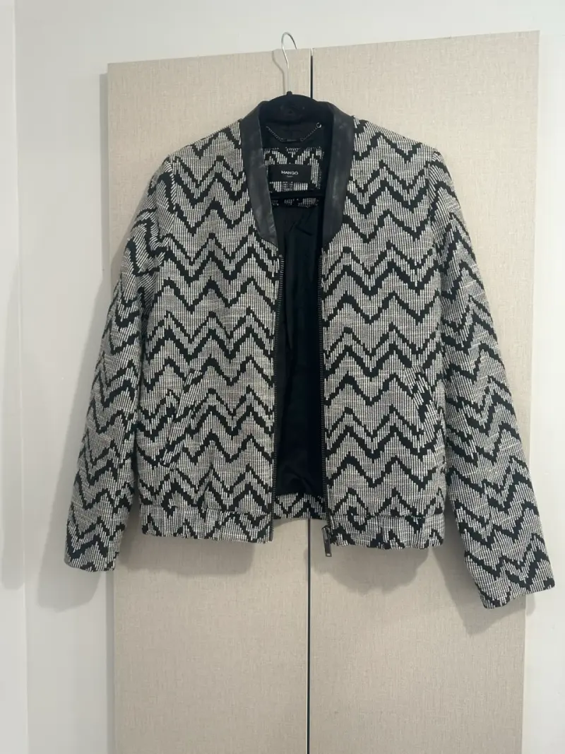 Chaqueta Bomber Mango – Diseño Geométrico - 1