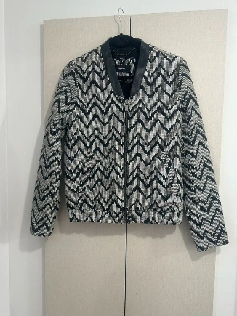 Chaqueta Bomber Mango – Diseño Geométrico - 2