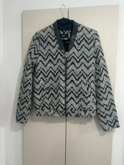 Chaqueta Bomber Mango – Diseño Geométrico - miniatura 2