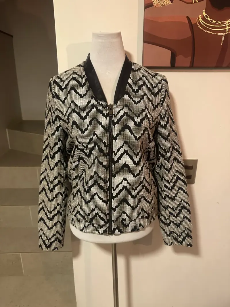 Chaqueta Bomber Mango – Diseño Geométrico - 3