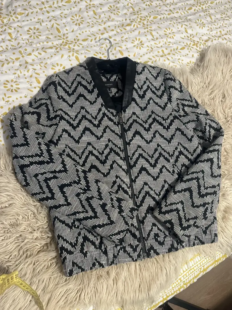 Chaqueta Bomber Mango – Diseño Geométrico - 6