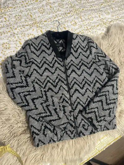 Chaqueta Bomber Mango – Diseño Geométrico - miniatura 6