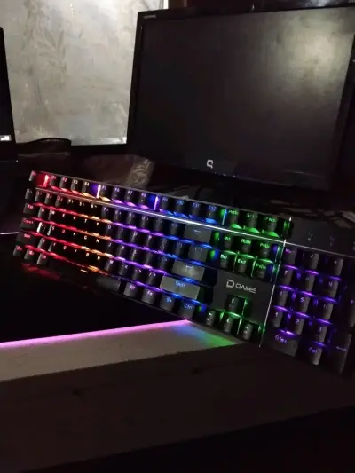 Teclado mecánico D Game retroiluminado - miniatura 3