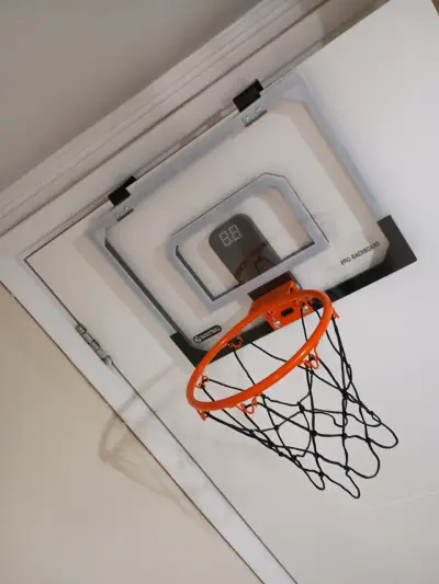 Aro de baloncesto con tablero para puerta - miniatura 3