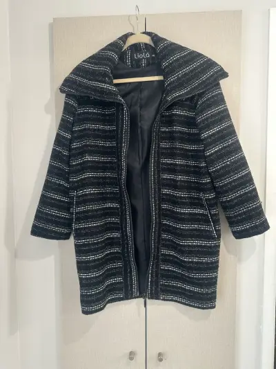 🖤 Abrigo Liola Texturizado oversise – Talla 40 🖤 - miniatura 2