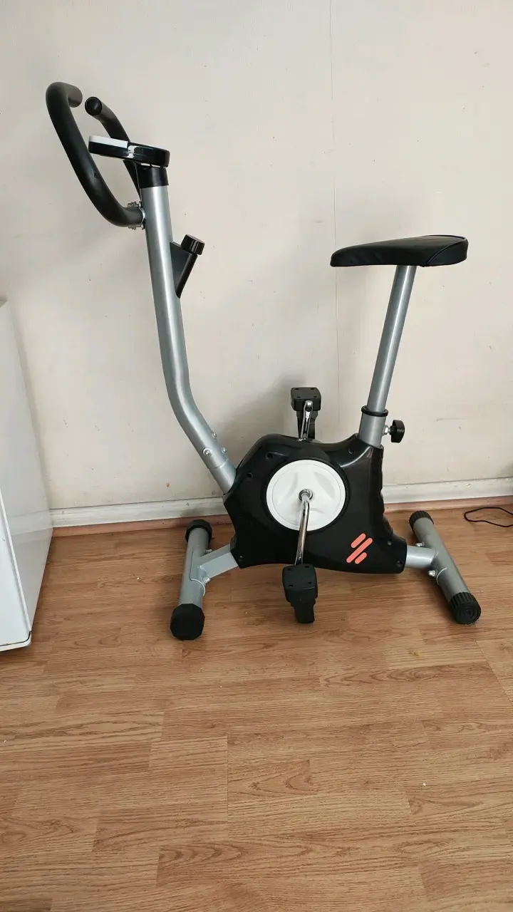 Bicicleta estática compacta - 1