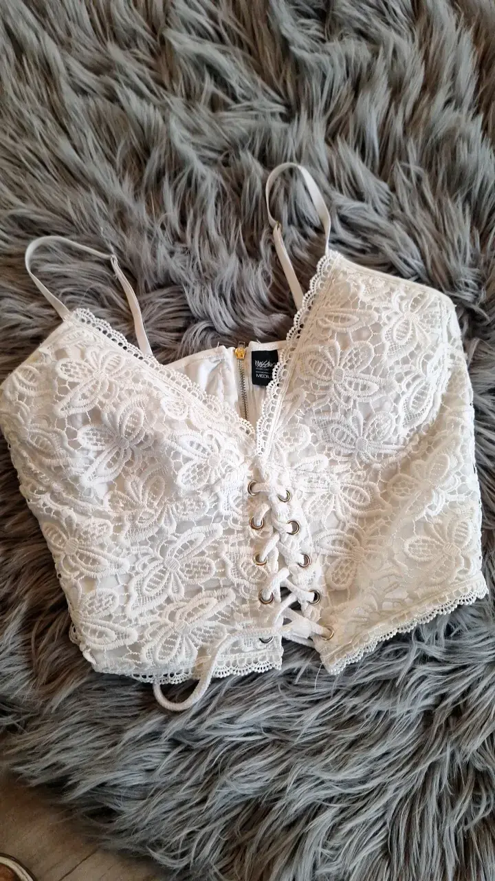 Top de encaje blanco con cordones - 1